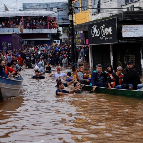 FAB responde a crise: Avião decola com 18 toneladas de alimentos para vítimas de enchentes no Rio Grande do Sul