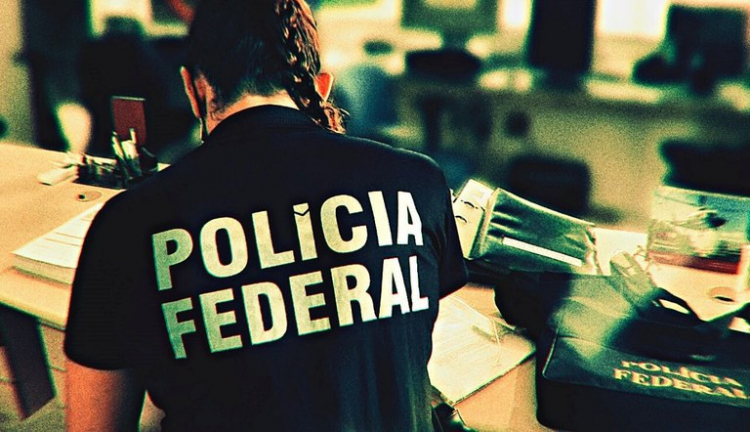 A Polícia Federal realizou a extradição de um fugitivo da Justiça detido em Portugal.