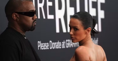 Quem é Bianca Censori, esposa de Kanye West que chamou atenção no Grammy 2025