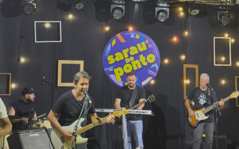 Ponto de encontro cultural: Sarau reúne 800 pessoas na Praça Dr. Euphly Jalles e transforma o local em palco de arte e cultura
