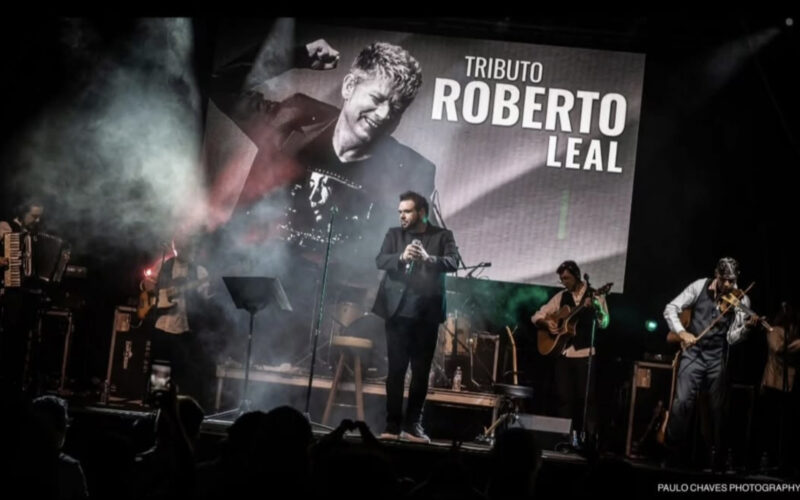 Rodrigo Leal retorna ao Brasil após temporada em Portugal e apresenta show “Tributo a Roberto Leal na Casa de Portugal”, em São Paulo