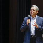 Silvio Barros agradece vereadores por enfrentarem desafios e nega conflito com Estado sobre redução do IPVA.