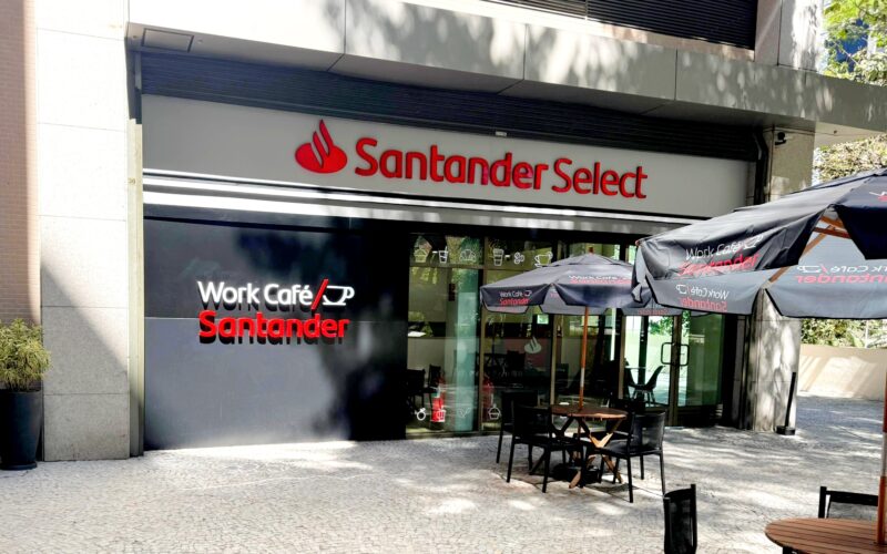 Novo modelo de agência-café do Santander estreia na Cidade Nova
