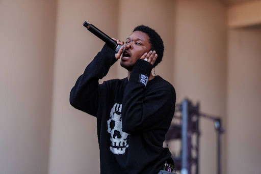 Rapper d4vd é afastado do Lollapalooza Brasil após investigação sobre morte de adolescente