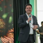 84,2% dos paranaenses aprovam a administração de Ratinho Junior, alcançando o maior índice da série Futura/Apex.