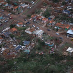 Proposta do governo paranaense prevê auxílio de até R$ 50 mil por família atingida por tornado no interior do estado.