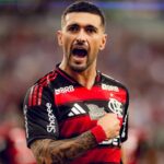 Arrascaeta prolonga vínculo com o Flamengo por mais sete anos