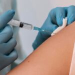 Governo amplia prazo de vacinação contra HPV para jovens até 2026