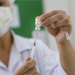 Chega ao SUS a vacina contra a dengue desenvolvida pelo Instituto Butantan.