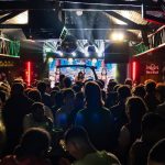 Noites de Maringá ganham vida com festival de poesia, teatro e música ao vivo