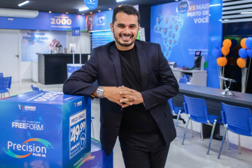 Jovem empreendedor transforma propósito social em modelo de negócio e leva marca a 400 unidades de franquias no Brasil