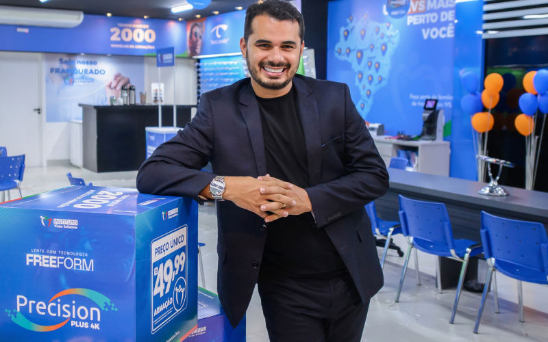 Jovem empreendedor transforma propósito social em modelo de negócio e leva marca a 400 unidades de franquias no Brasil